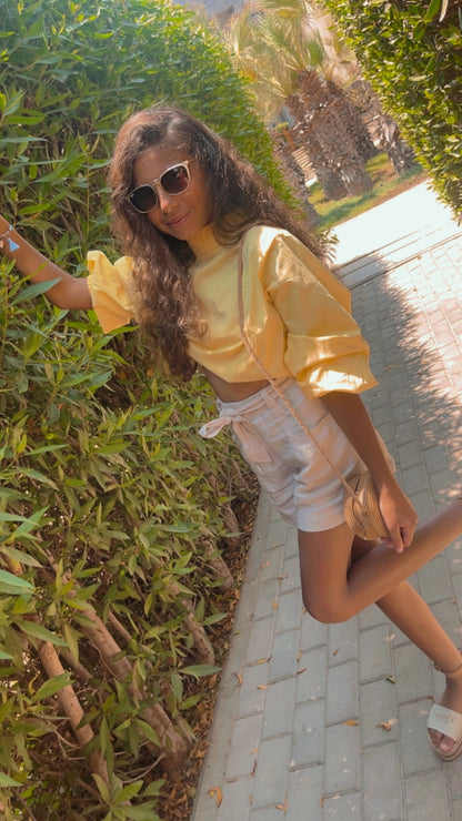 Puffed sleeve top